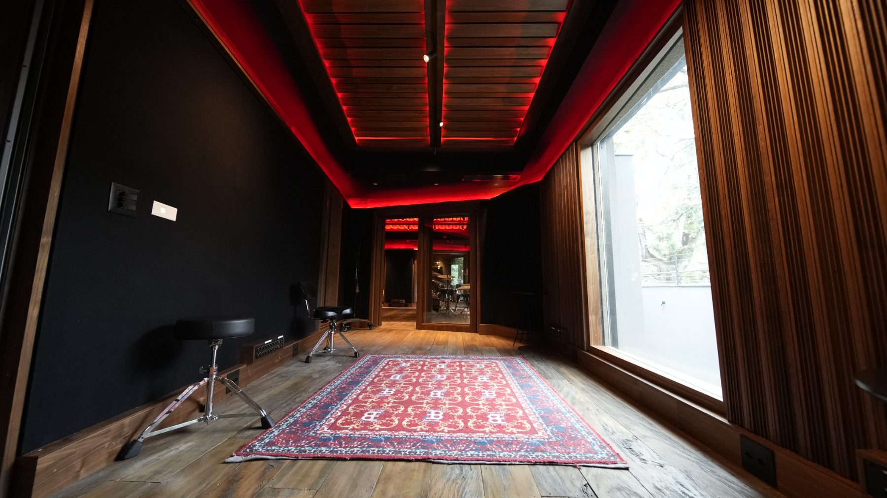Iso room · compartilhada entre os estúdios